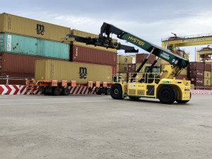https://www.ajot.com/images/uploads/article/Hyster_ReachStacker.JPG