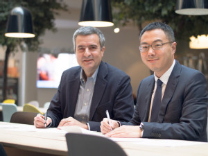 https://www.ajot.com/images/uploads/article/Luca_Crisciotti_CEO_DNV_GL_Sunny_Lu_CEO_VeChain.jpg