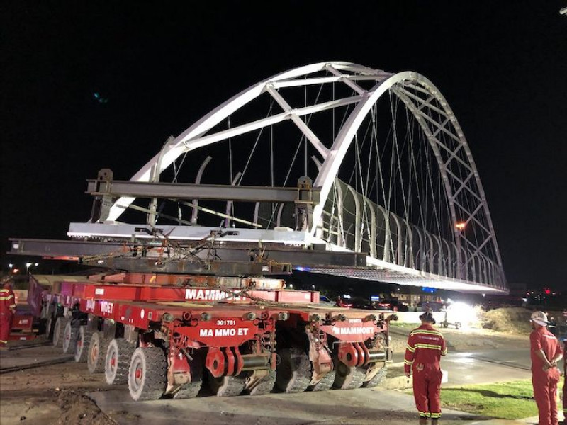 One-of-a-kind bridge links pedestrian trails over busy Texas highway